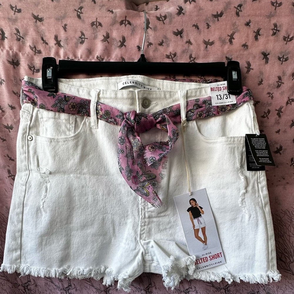 🤍 NWT Celebrity Pink White High Rise Belted Denim Shorts Size 13 Boho